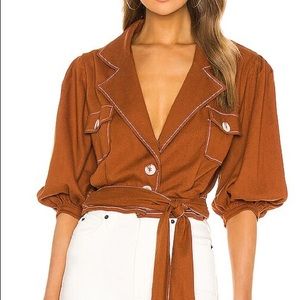 Pocket-front cropped top made from super soft linen, with collared neckline.